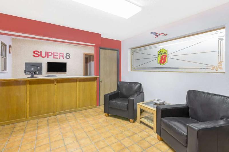 Super 8 By Wyndham Butler Otel Dış mekan fotoğraf
