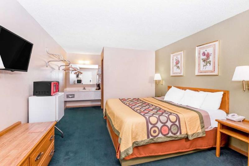 Super 8 By Wyndham Butler Otel Dış mekan fotoğraf