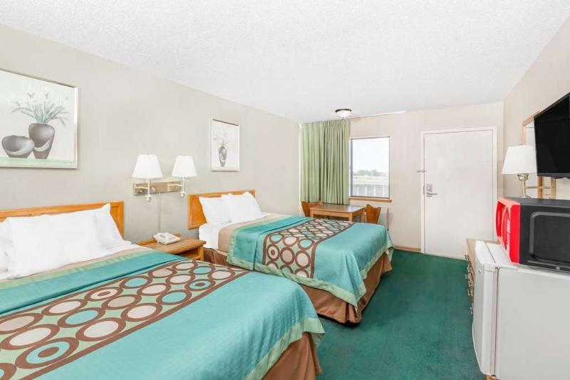 Super 8 By Wyndham Butler Otel Dış mekan fotoğraf